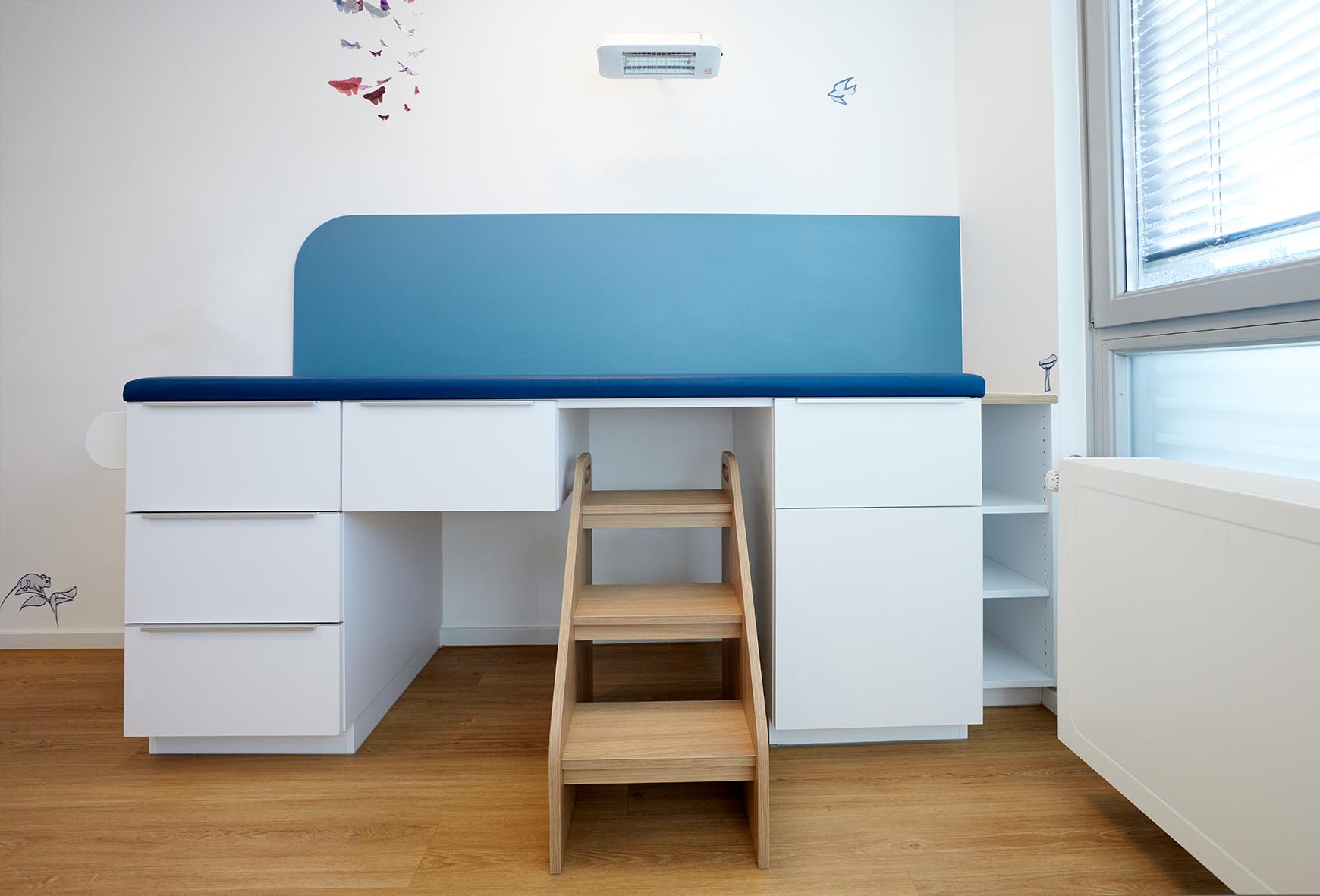 Kinderliege mit Treppe